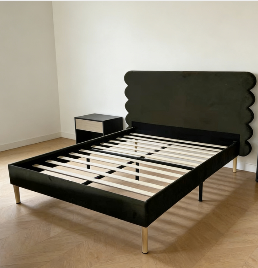 Simple and Modern Style Upholstered Bed